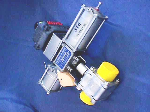 AIR ACTUATED BALL VALVE KEYSTONE TRI-CLOVER ALFA LAVAL / 43081-3218-PS2600316LP240 70320 located at Provendum exhibition in Laussanne (the photo contains one of the item in stock) AIR ACTUATED BALL VALVE KEYSTONE TRI-CLOVER ALFA LAVAL / 43081-3218-PS2600316LP240 (70320)