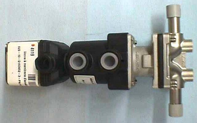 AIR ACTUATED DIAPHRAGM VALVE, Lot of 2 GEMU / 625-10-D163-452-3-PN16-DN10 74119 located at Provendum exhibition in Laussanne (the photo contains one of the item in stock) AIR ACTUATED DIAPHRAGM VALVE, Lot of 2 GEMU / 625-10-D163-452-3-PN16-DN10 (74119)