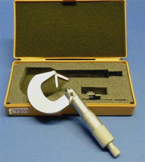 ANALOG MICROMETER MITUTOYO 7233 located at Provendum exhibition in Laussanne (the photo contains one of the item in stock) ANALOG MICROMETER MITUTOYO (7233)