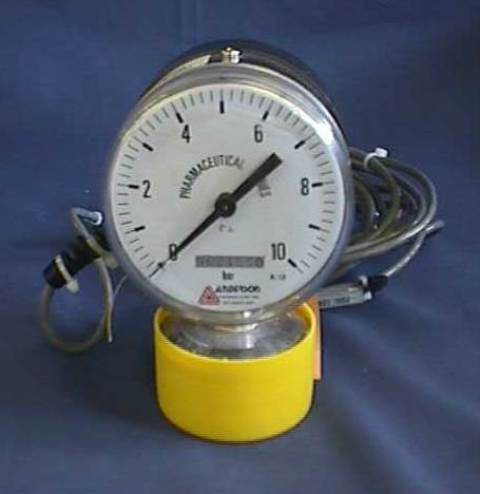 ANALOGUE MANOMETER PRESSURE SWITCH ANDERSON / IPS200 EG-0320100510404 70583 located at Provendum exhibition in Laussanne (the photo contains one of the item in stock) ANALOGUE MANOMETER PRESSURE SWITCH ANDERSON / IPS200 EG-0320100510404 (70583)