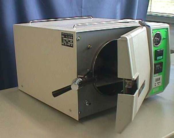 AUTOCLAVE TUTTNAUER / 2340M 4520 located at Provendum exhibition in Laussanne (the photo contains one of the item in stock) AUTOCLAVE TUTTNAUER / 2340M (4520)