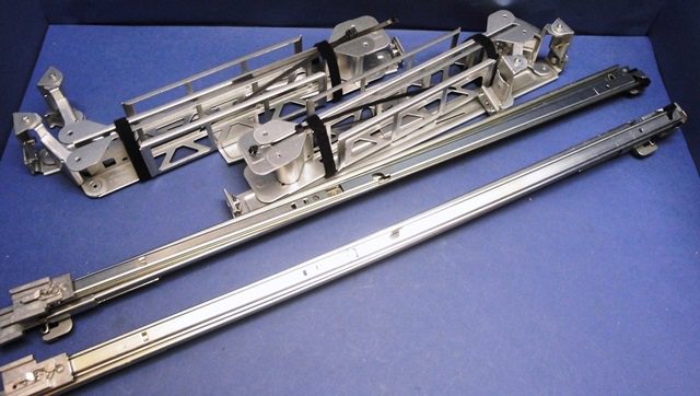 CABLE GUIDE HP-2V / QUICK DEPLOY 360322-503 2U 9752 located at Provendum exhibition in Laussanne (the photo contains one of the item in stock) CABLE GUIDE HP-2V / QUICK DEPLOY 360322-503 2U (9752)