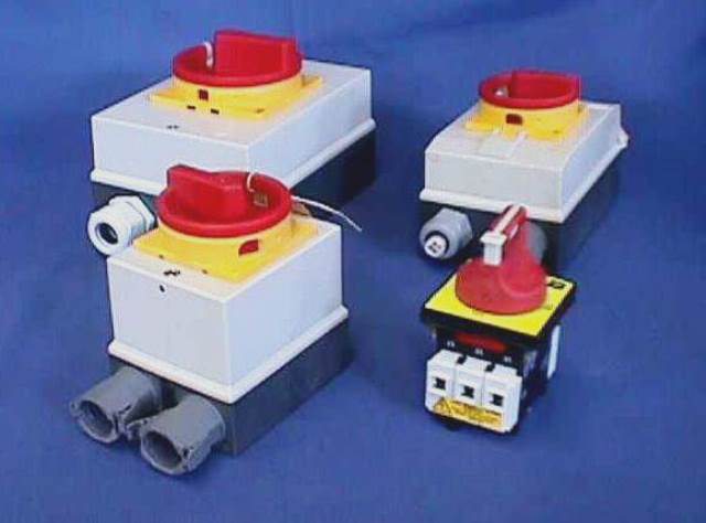 CAM SWITCH, Lot of 5 TRANSELECTRO / 251 440 047 72212 located at Provendum exhibition in Laussanne (the photo contains one of the item in stock) CAM SWITCH, Lot of 5 TRANSELECTRO / 251 440 047 (72212)
