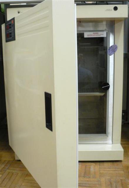CO2 INCUBATOR NAPCO / 5410 L 9070 located at Provendum exhibition in Laussanne (the photo contains one of the item in stock) CO2 INCUBATOR NAPCO / 5410 L (9070)