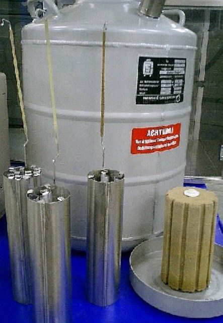 CRYOGENIC NITROGEN STORAGE DEWAR MG MESSER GRIESHEIM / COSMOS CHRONOS 40 31009 located at Provendum exhibition in Laussanne (the photo contains one of the item in stock) CRYOGENIC NITROGEN STORAGE DEWAR MG MESSER GRIESHEIM / COSMOS CHRONOS 40 (31009)