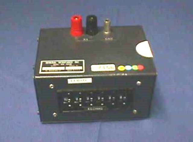 DECADE RESISTOR BOX GENERAL RESISTANCE / DA 65-3X 7158 located at Provendum exhibition in Laussanne (the photo contains one of the item in stock) DECADE RESISTOR BOX GENERAL RESISTANCE / DA 65-3X (7158)