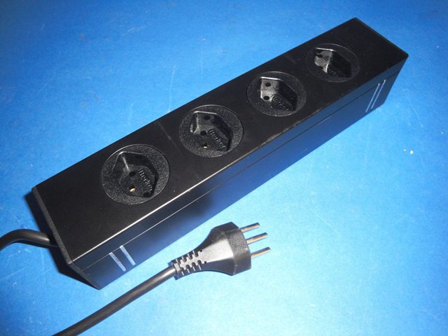 DESIGN MAGNETIC STRIP, Lot of 3 USM / 15515 8626 located at Provendum exhibition in Laussanne (the photo contains one of the item in stock) DESIGN MAGNETIC STRIP, Lot of 3 USM / 15515 (8626)