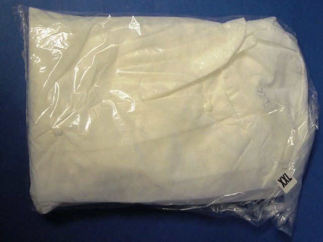 DISPOSABLE LAB BLOUSE, Lot of 2 SOMATRA / 9028 9028 located at Provendum exhibition in Laussanne (the photo contains one of the item in stock) DISPOSABLE LAB BLOUSE, Lot of 2 SOMATRA / 9028 (9028)