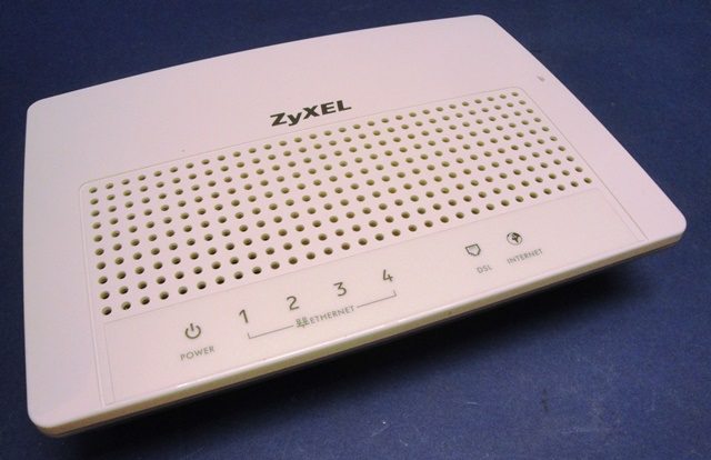 DSL MODEM ZYXEL / MODEL P-870H-53A V2 9767 located at Provendum exhibition in Laussanne (the photo contains one of the item in stock) DSL MODEM ZYXEL / MODEL P-870H-53A V2 (9767)