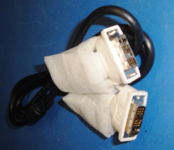 DVI CABLE, Lot of 5 E248588 9766 located at Provendum exhibition in Laussanne (the photo contains one of the item in stock) DVI CABLE, Lot of 5 E248588 (9766)