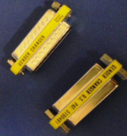 GENDER D-SUB-25 ADAPTER, Lot of 4 9898 located at Provendum exhibition in Laussanne (the photo contains one of the item in stock) GENDER D-SUB-25 ADAPTER, Lot of 4 (9898)