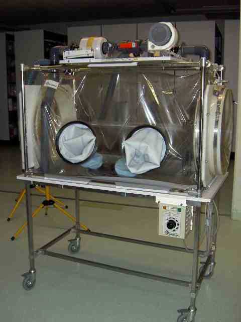GLOVE BOX ISOLATOR CALHENE / 2 31017 located at Provendum exhibition in Laussanne (the photo contains one of the item in stock) GLOVE BOX ISOLATOR CALHENE / 2 (31017)