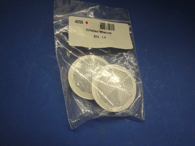 INFRARED REFLECTOR, Lot of 2 COMAT / BTR-1-5 74050 located at Provendum exhibition in Laussanne (the photo contains one of the item in stock) INFRARED REFLECTOR, Lot of 2 COMAT / BTR-1-5 (74050)