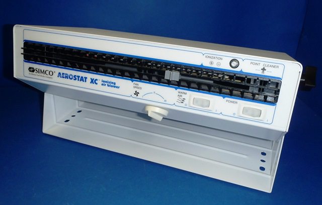 IONIZED AIR BLOWER SIMCO / AEROSTAT XC 8998 located at Provendum exhibition in Laussanne (the photo contains one of the item in stock) IONIZED AIR BLOWER SIMCO / AEROSTAT XC (8998)