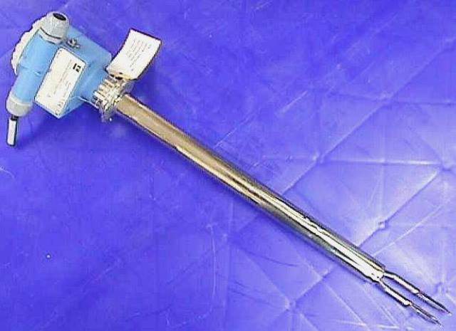 LIQUID POINT LEVEL SWITCH ENDRESS-HAUSER / LIQUIPHANT FTL-361-R-TE2-YY4-K-589MM 70577 located at Provendum exhibition in Laussanne (the photo contains one of the item in stock) LIQUID POINT LEVEL SWITCH ENDRESS-HAUSER / LIQUIPHANT FTL-361-R-TE2-YY4-K-589MM (70577)