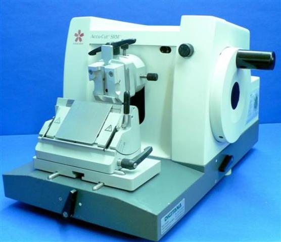 MANUAL ROTATIVE MICROTOME SAKURA-SYSMEX / ACCU-CUT SRM 200 CW 31502 located at Provendum exhibition in Laussanne (the photo contains one of the item in stock) MANUAL ROTATIVE MICROTOME SAKURA-SYSMEX / ACCU-CUT SRM 200 CW (31502)