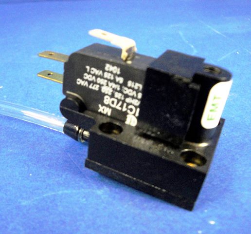 MICROSWITCH HONEYWELL / V7-1C17D8 9937 located at Provendum exhibition in Laussanne (the photo contains one of the item in stock) MICROSWITCH HONEYWELL / V7-1C17D8 (9937)