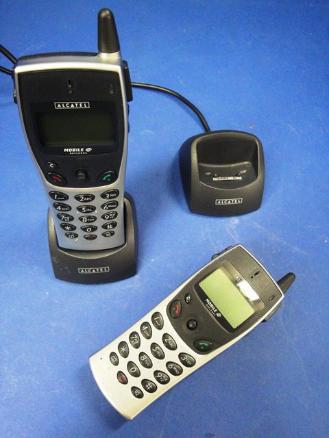 MOBILE PHONE IP-ISDN, Lot of 2 ALCATEL-LUCENT / MOBILE DECT 200 (9957) 