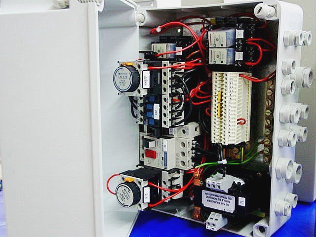 MOTOR CONTROLLER TELEMECANIQUE 80007 located at Provendum exhibition in Laussanne (the photo contains one of the item in stock) MOTOR CONTROLLER TELEMECANIQUE (80007)