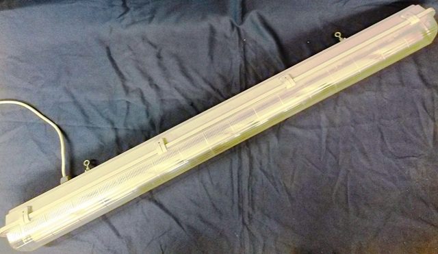 NEON LAMP, Lot of 3 ZUMTOBEL / IFP PM1 36W C 9814 located at Provendum exhibition in Laussanne (the photo contains one of the item in stock) NEON LAMP, Lot of 3 ZUMTOBEL / IFP PM1 36W C (9814)