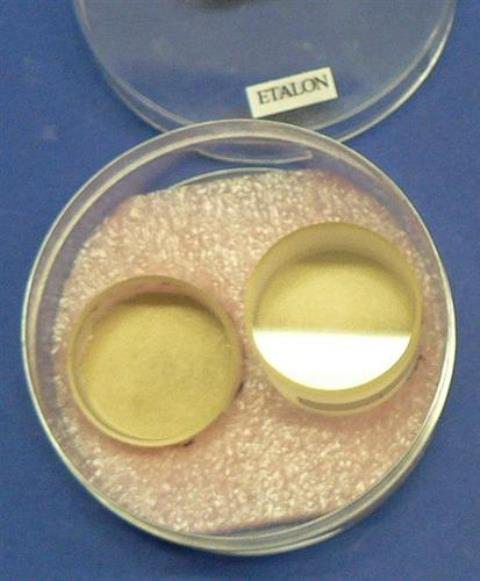 OPTICAL FLAT SET MITUTOYO / 12 MM ET 27 MM 8994 located at Provendum exhibition in Laussanne (the photo contains one of the item in stock) OPTICAL FLAT SET MITUTOYO / 12 MM ET 27 MM (8994)