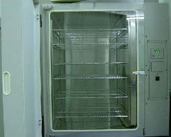 OVEN INCUBATOR SANYO GALLENKAMP / IPR225-XX1-5 32213 located at Provendum exhibition in Laussanne (the photo contains one of the item in stock) OVEN INCUBATOR SANYO GALLENKAMP / IPR225-XX1-5 (32213)