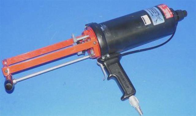PNEUMATIC GLUE INJECTOR ELLSWORTH 8950 located at Provendum exhibition in Laussanne (the photo contains one of the item in stock) PNEUMATIC GLUE INJECTOR ELLSWORTH (8950)