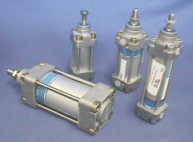 PNEUMATIC LINEAR ACTUATOR, Lot of 2 FESTO / 34974 DNG-40--PPV-A-S3 74671 located at Provendum exhibition in Laussanne (the photo contains one of the item in stock) PNEUMATIC LINEAR ACTUATOR, Lot of 2 FESTO / 34974 DNG-40--PPV-A-S3 (74671)