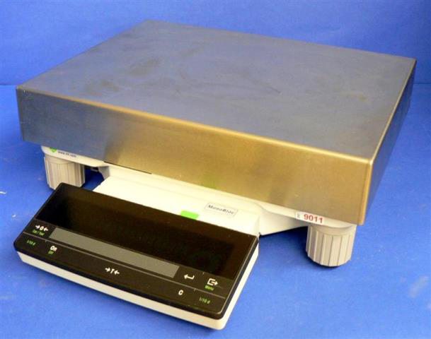 PRECISION BALANCE METTLER / SR 32001 DELTARANGE 9011 located at Provendum exhibition in Laussanne (the photo contains one of the item in stock) PRECISION BALANCE METTLER / SR 32001 DELTARANGE (9011)