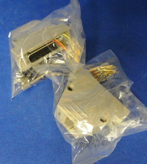 RJ45 DB9 ADAPTER, Lot of 5 ROLINE / MB435 9868 located at Provendum exhibition in Laussanne (the photo contains one of the item in stock) RJ45 DB9 ADAPTER, Lot of 5 ROLINE / MB435 (9868)