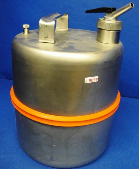 SAFETY LIQUID CONTAINER 9098 located at Provendum exhibition in Laussanne (the photo contains one of the item in stock) SAFETY LIQUID CONTAINER (9098)
