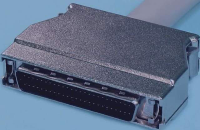 SCSI II MALE MALE CABLE, Lot of 2 HP 9873 located at Provendum exhibition in Laussanne (the photo contains one of the item in stock) SCSI II MALE MALE CABLE, Lot of 2 HP (9873)