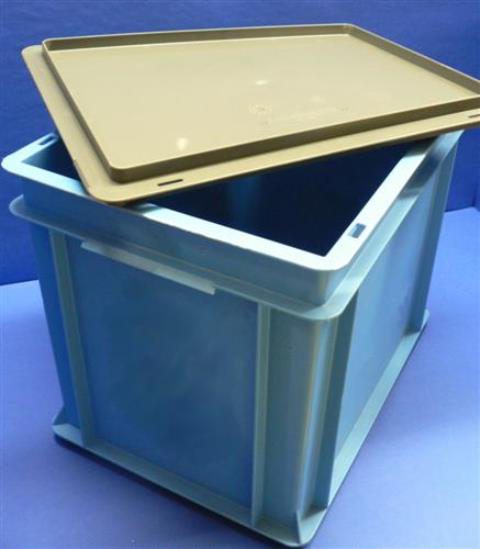 STACKABLE STORAGE BOX, Lot of 8 UTZ / RAKO 50206 located at Provendum exhibition in Laussanne (the photo contains one of the item in stock) STACKABLE STORAGE BOX, Lot of 8 UTZ / RAKO (50206)