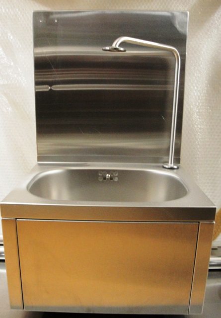 STAINLESS SINK 10010 located at Provendum exhibition in Laussanne (the photo contains one of the item in stock) STAINLESS SINK (10010)
