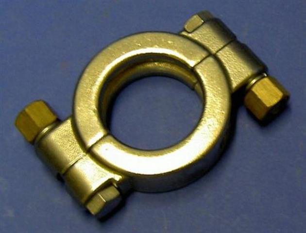 STAINLESS STEEL CLAMP, Lot of 10 TRICLOVER / 13 MHP 304 1 1-5 73499 located at Provendum exhibition in Laussanne (the photo contains one of the item in stock) STAINLESS STEEL CLAMP, Lot of 10 TRICLOVER / 13 MHP 304 1 1-5 (73499)