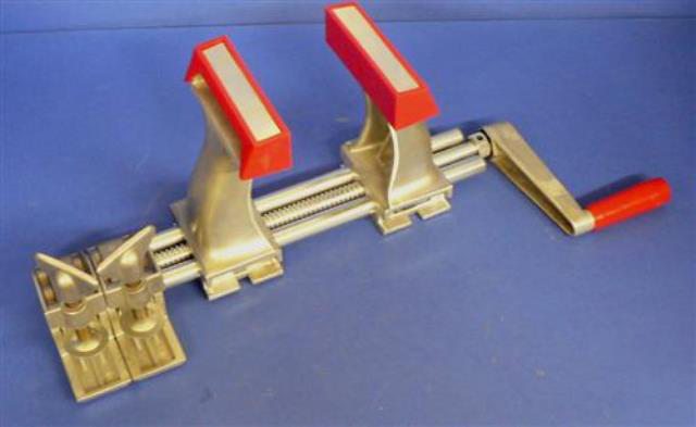 UNIVERSAL CLAMPER ZYLISS 9036 located at Provendum exhibition in Laussanne (the photo contains one of the item in stock) UNIVERSAL CLAMPER ZYLISS (9036)
