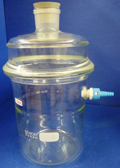 VACUUM DESICCATOR SCHOTT / DURAN 8990 located at Provendum exhibition in Laussanne (the photo contains one of the item in stock) VACUUM DESICCATOR SCHOTT / DURAN (8990)