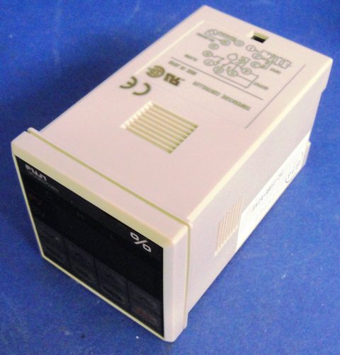 VACUUM PRESSURE CONTROLLER FUZI ELECTRIC / PYZ 9092 located at Provendum exhibition in Laussanne (the photo contains one of the item in stock) VACUUM PRESSURE CONTROLLER FUZI ELECTRIC / PYZ (9092)