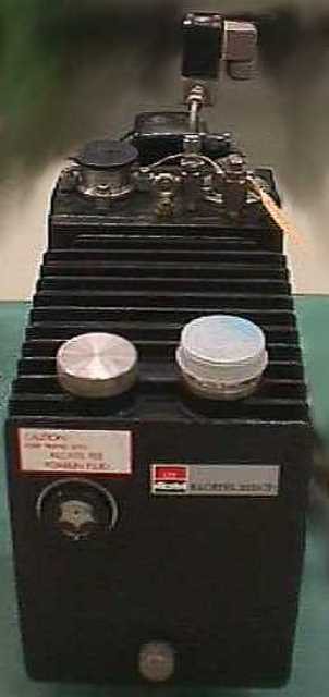VACUUM PUMP ALCATEL / CIT 2033 CP 2399 located at Provendum exhibition in Laussanne (the photo contains one of the item in stock) VACUUM PUMP ALCATEL / CIT 2033 CP (2399)