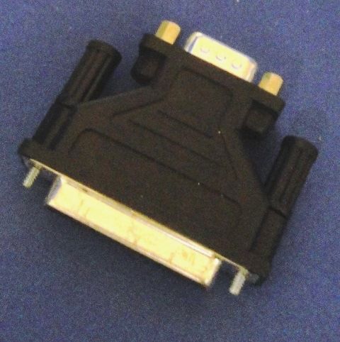 ADAPTATEUR DB9 D25, Lot de 15 0 / MB375A 9865 en exposition chez Provendum à Lausanne (la photo contient un des exemplaires en stock) ADAPTATEUR DB9 D25, Lot de 15 0 / MB375A (9865)