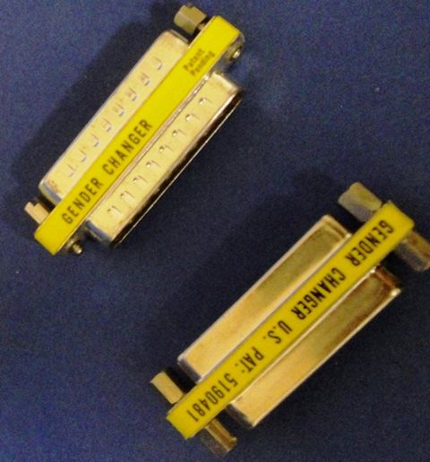 ADAPTATEUR GENRE D-SUB-25, Lot de 4 9898 en exposition chez Provendum à Lausanne (la photo contient un des exemplaires en stock) ADAPTATEUR GENRE D-SUB-25, Lot de 4 (9898)