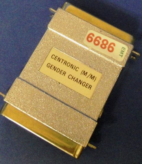 ADAPTATEUR MALE MALE CENTRONICS, Lot de 2 9899 en exposition chez Provendum à Lausanne (la photo contient un des exemplaires en stock) ADAPTATEUR MALE MALE CENTRONICS, Lot de 2 (9899)