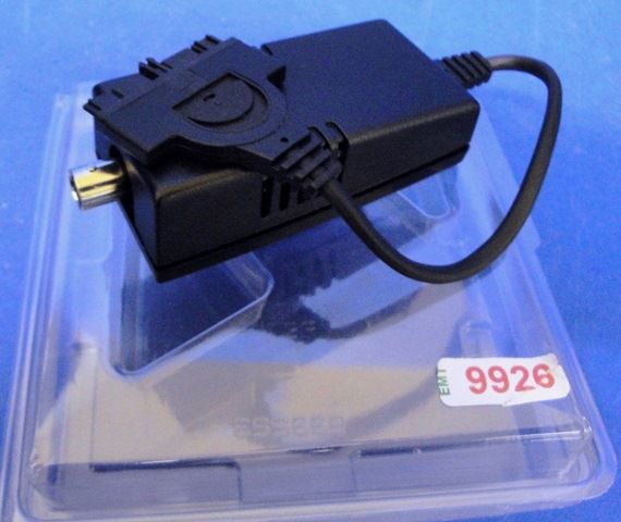 adaptateur PCMCIA BNC 9926 en exposition chez Provendum à Lausanne (la photo contient un des exemplaires en stock) adaptateur PCMCIA BNC (9926)