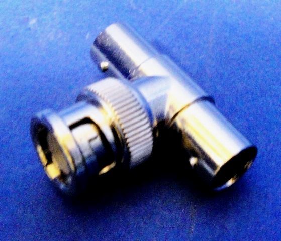 ADAPTATEUR T MALE FEMELLE FEMELLE BNC, Lot de 25 MX 9906 en exposition chez Provendum à Lausanne (la photo contient un des exemplaires en stock) ADAPTATEUR T MALE FEMELLE FEMELLE BNC, Lot de 25 MX (9906)