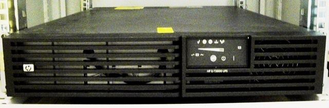 ALIMENTATION SANS INTERRUPTION ASI UPS ONDULEUR HP / RT300 8588 en exposition chez Provendum à Lausanne (la photo contient un des exemplaires en stock) ALIMENTATION SANS INTERRUPTION ASI UPS ONDULEUR HP / RT300 (8588)