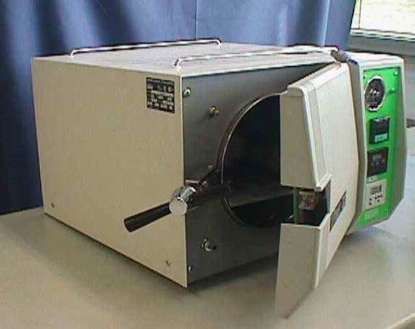 AUTOCLAVE TUTTNAUER / 2340M (4520) 