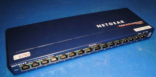 BOITIER COUMMUTATION ETHERNET GIGABIT NETGEAR / PROSAFE 16 PORT GIGABIT SWITCH GS116 9782 en exposition chez Provendum à Lausanne (la photo contient un des exemplaires en stock) BOITIER COUMMUTATION ETHERNET GIGABIT NETGEAR / PROSAFE 16 PORT GIGABIT SWITCH GS116 (9782)