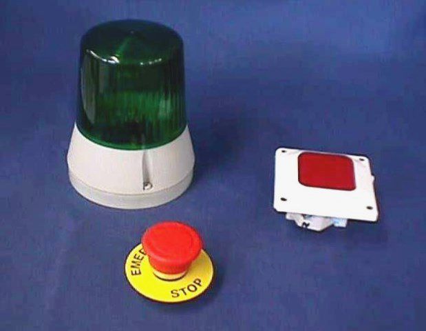 BOUTON ARRET URGENCE, Lot de 10 TRANSELECTRO / 468 650 008 72232 en exposition chez Provendum à Lausanne (la photo contient un des exemplaires en stock) BOUTON ARRET URGENCE, Lot de 10 TRANSELECTRO / 468 650 008 (72232)