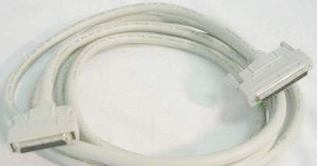 CABLE MALE MALE SCSI I, Lot de 5 HP 9872 en exposition chez Provendum à Lausanne (la photo contient un des exemplaires en stock) CABLE MALE MALE SCSI I, Lot de 5 HP (9872)