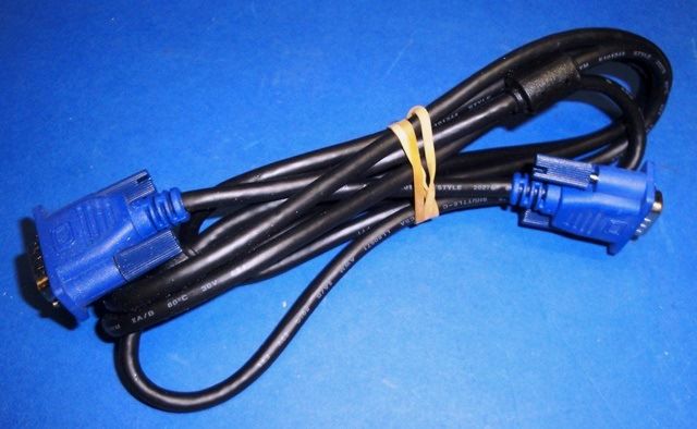CABLE VGA, Lot de 6 AVM 9781 en exposition chez Provendum à Lausanne (la photo contient un des exemplaires en stock) CABLE VGA, Lot de 6 AVM (9781)